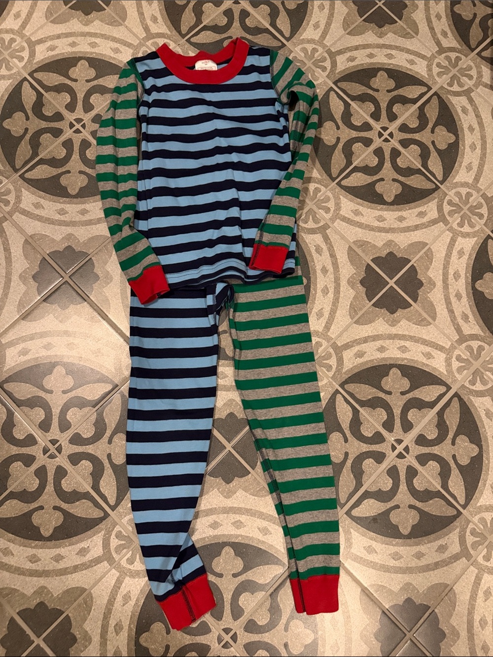 Hanna Andersson Striped classic Pajamas in Blue, Green & Red Sz 8